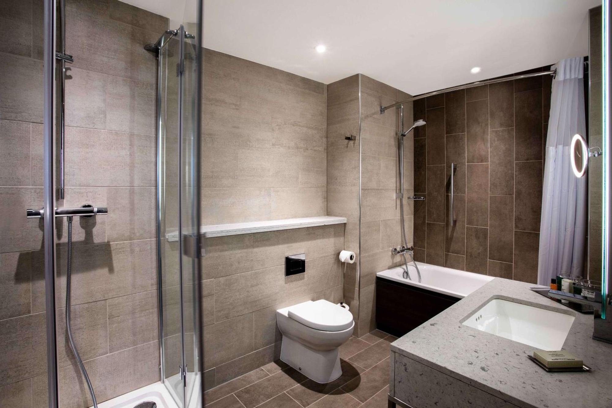 Hotel Hilton Edinburgh Carlton Exterior foto